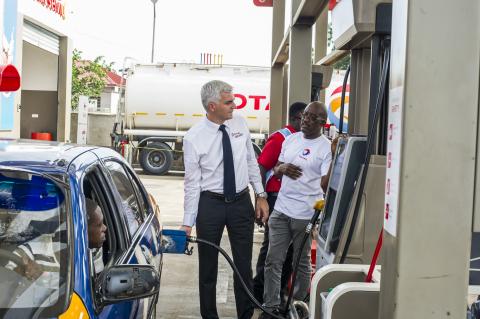 managing_director_of_total_ghana_eric_fanchini_despensing_fuel
